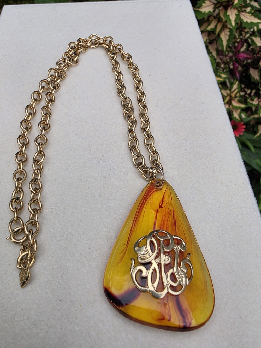 Sarah Coventry: Gold-Tone Chain Necklace with Yellow-coloured Resin Pendant